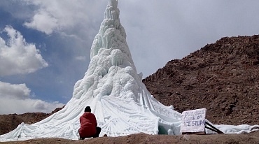 Команда Ice stupa спасает ледники