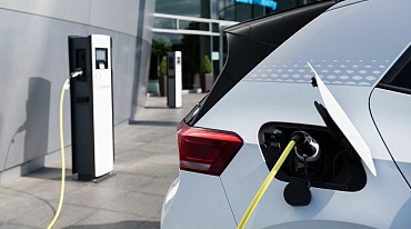 К 2030 году в Великобритании появятся тысячи зарядных устройств для электромобилей