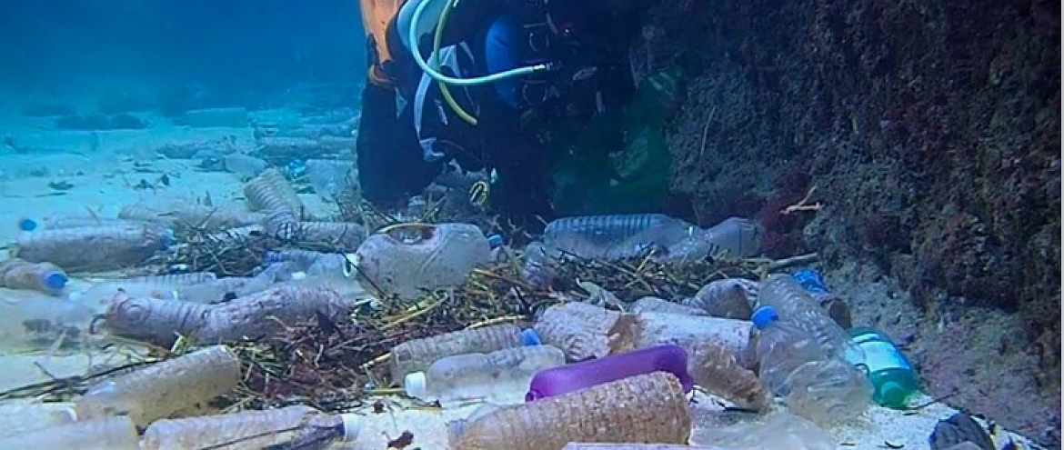 На дне океана осел пластик 