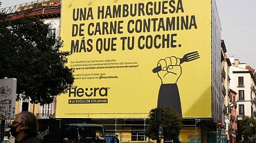 В Мадриде испанская компания установила про-веганский билборд