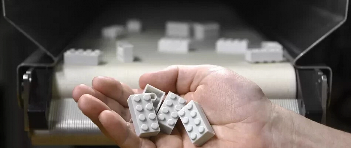 LEGO создал прототип детальки конструктора из переработанных пластиковых бутылок