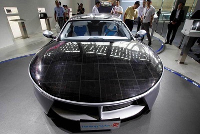 В Китае показали автомобили на солнечных батареях