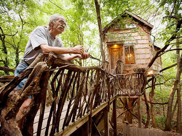 Дэн Филлипс строит доступные дома из переработанных материалов