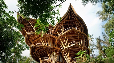 Бамбуковые дома в индонзийской Green Village