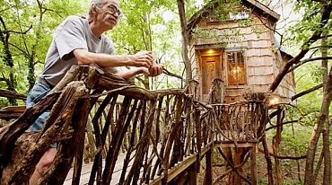 Дэн Филлипс строит доступные дома из переработанных материалов