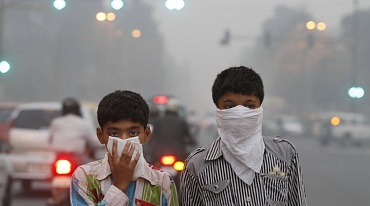 Загрязнение воздуха в Дели намного превысило пределы ВОЗ